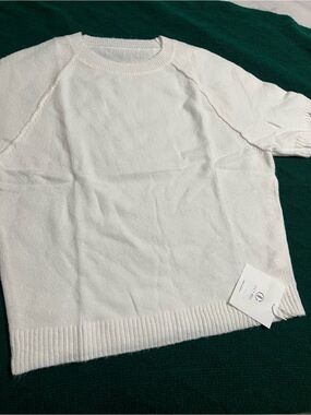 NWT Cicy Bell Womens Short Sleeve Sweaters Crew Neck Knit Pullover Tops